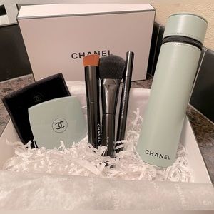 *New* Chanel limited edition compact & brush set